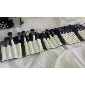DUcare 31Pcs Professional Panda Series Makeup Brushes With Leather Case